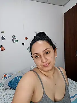 Snapshot of Angeelus2 chatting on 04-12-26, 01:05 Angeelus2 online show from 04-12-26, 01:05