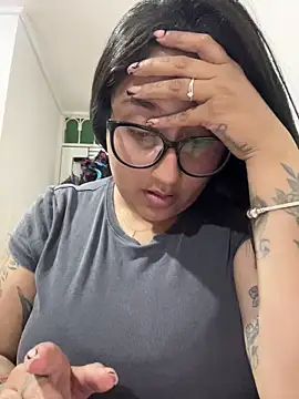 Snapshot of croftsmila chatting on 12-13-25, 11:21 croftsmila online show from 12-13-25, 11:21