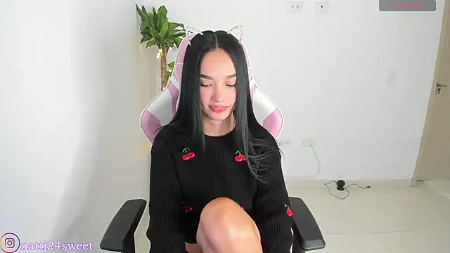 sharlotte 23 online show from 04-14-26, 02:06