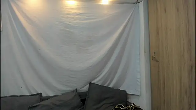 Mhelanny2 online show from 12-14-25, 12:54