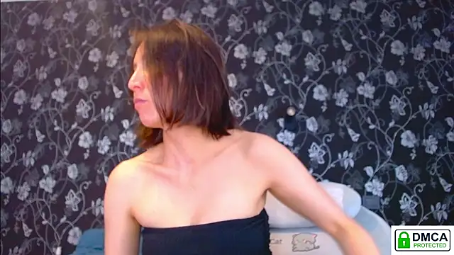 Snapshot of Sophi_Cute chatting on 06-15-26, 12:07 Sophi Cute online show from 06-15-26, 12:07