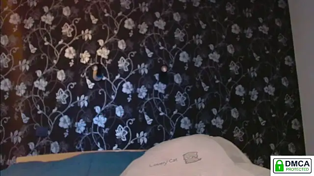 Snapshot of Sophi_Cute chatting on 06-20-26, 08:17 Sophi Cute online show from 06-20-26, 08:17