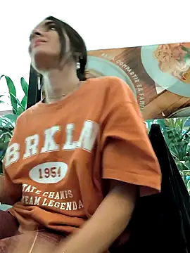 Snapshot of Sam_Sara chatting on 01-29-25, 03:26 Sam Sara online show from 01-29-25, 03:26