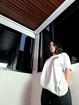 Snapshot of Sam_Sara chatting on 03-05-25, 11:16 Sam Sara online show from 03-05-25, 11:16