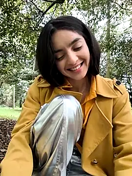 Snapshot of Sam_Sara chatting on 10-13-25, 05:35 Sam Sara online show from 10-13-25, 05:35