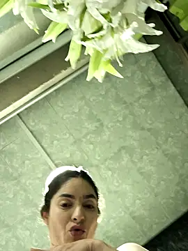 Snapshot of Sam_Sara chatting on 10-21-25, 01:17 Sam Sara online show from 10-21-25, 01:17