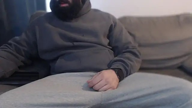 hugemachohandsome online show from 01-06-26, 10:41