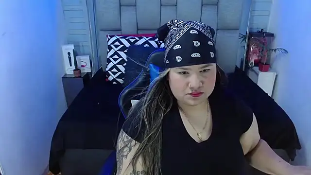 evelin zaens online show from 11-11-25, 04:12