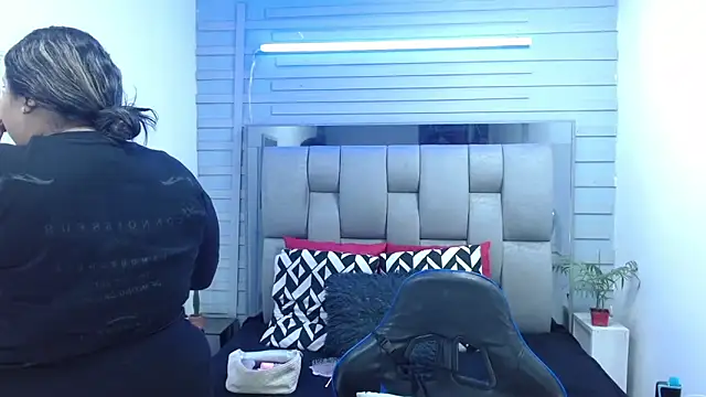 evelin zaens online show from 03-28-26, 04:12