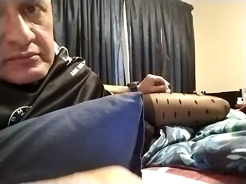 Snapshot of MattBratt chatting on 05-30-26, 03:09 MattBratt online show from 05-30-26, 03:09