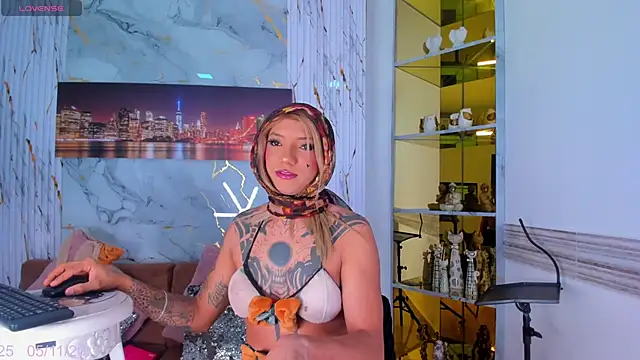 EmmaHills Sex online show from 11-05-25, 01:22