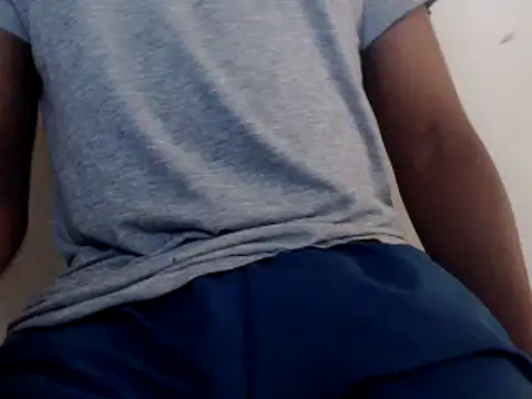 Snapshot of royblackbigpvt chatting on 03-07-25, 06:11 royblackbigpvt online show from 03-07-25, 06:11