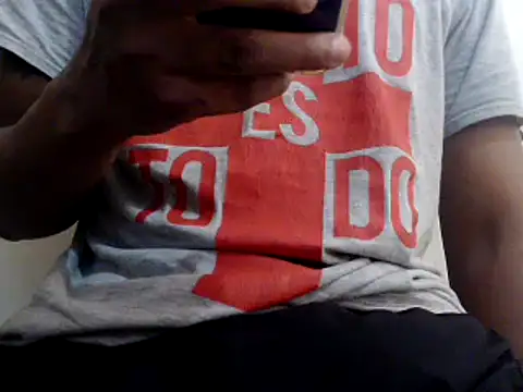 Snapshot of royblackbigpvt chatting on 03-17-25, 08:51 royblackbigpvt online show from 03-17-25, 08:51