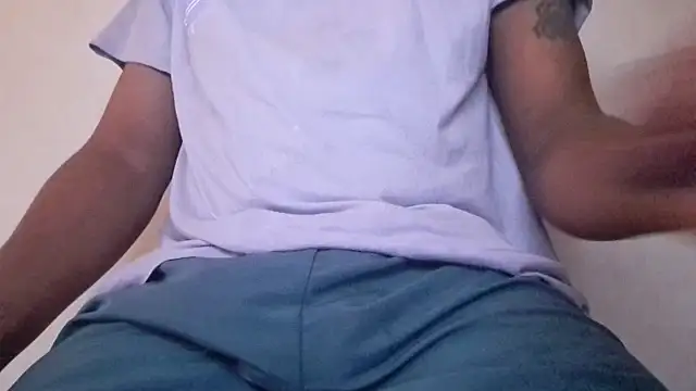 Snapshot of royblackbigpvt chatting on 09-13-25, 05:24 royblackbigpvt online show from 09-13-25, 05:24