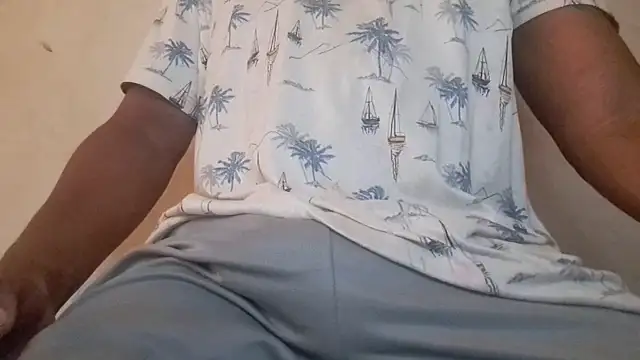 Snapshot of royblackbigpvt chatting on 09-17-25, 06:09 royblackbigpvt online show from 09-17-25, 06:09