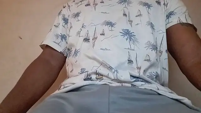 Snapshot of royblackbigpvt chatting on 10-20-25, 05:13 royblackbigpvt online show from 10-20-25, 05:13