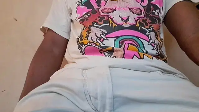 Snapshot of royblackbigpvt chatting on 10-31-25, 05:14 royblackbigpvt online show from 10-31-25, 05:14