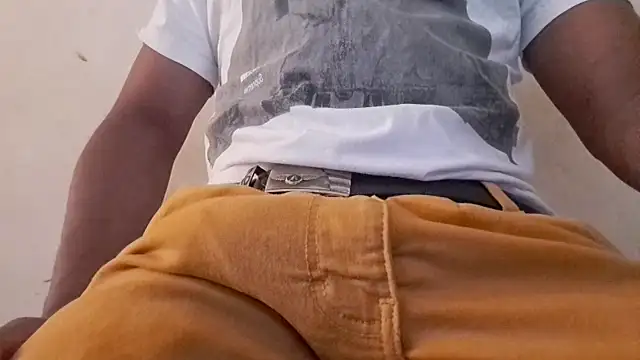 Snapshot of royblackbigpvt chatting on 11-04-25, 06:18 royblackbigpvt online show from 11-04-25, 06:18