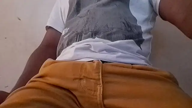 Snapshot of royblackbigpvt chatting on 11-05-25, 05:02 royblackbigpvt online show from 11-05-25, 05:02