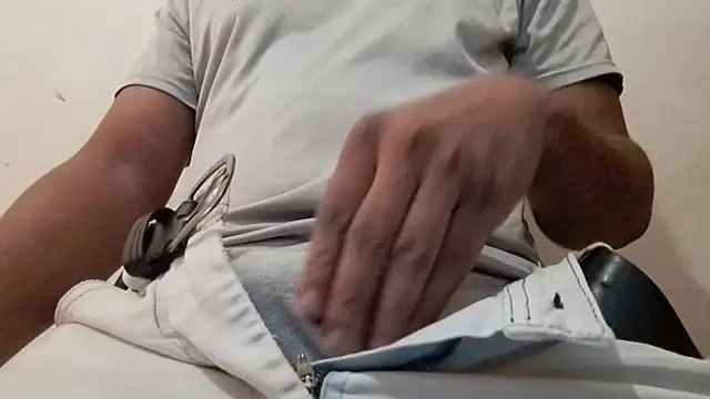 Snapshot of royblackbigpvt chatting on 11-19-25, 05:46 royblackbigpvt online show from 11-19-25, 05:46