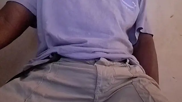 Snapshot of royblackbigpvt chatting on 02-06-26, 06:11 royblackbigpvt online show from 02-06-26, 06:11