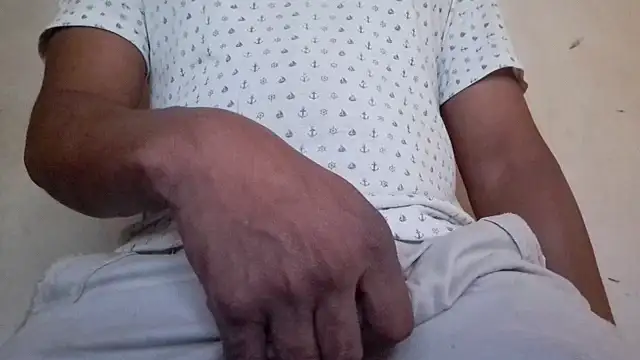 Snapshot of royblackbigpvt chatting on 02-16-26, 06:37 royblackbigpvt online show from 02-16-26, 06:37