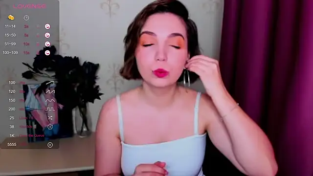 KindHazelHere  online show from 10-04-25, 08:12