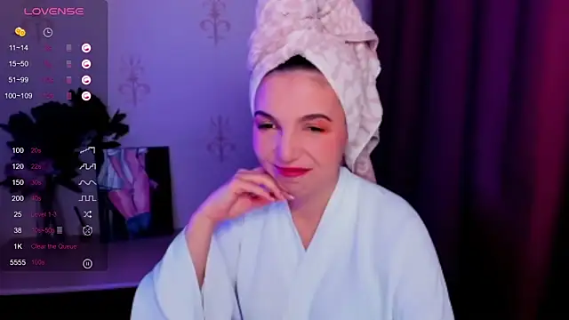 KindHazelHere  online show from 10-29-25, 10:39