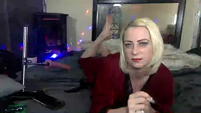 TiffaneyLove online show from 03-06-25, 11:47