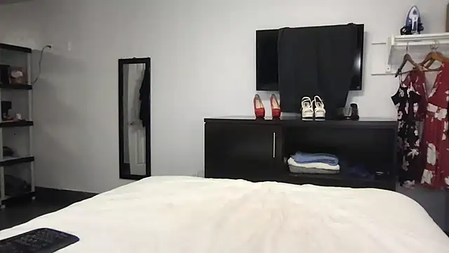 TiffaneyLove online show from 05-15-26, 10:50