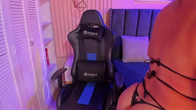 ashlye miller  online show from 01-10-25, 03:39