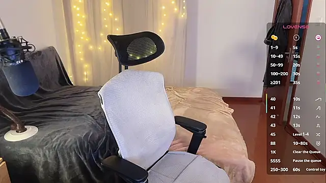 Snapshot of liliwang03 chatting on 01-19-26, 01:26 liliwang03 online show from 01-19-26, 01:26