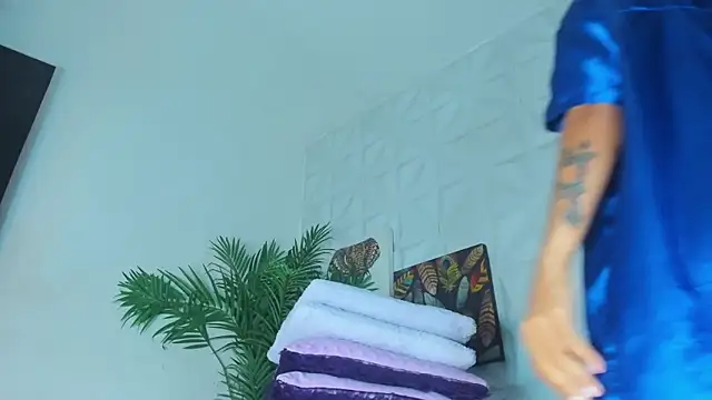 Snapshot of Hellen_Sky chatting on 12-20-25, 08:49 Hellen Sky online show from 12-20-25, 08:49