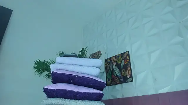 Snapshot of Hellen_Sky chatting on 01-10-26, 07:04 Hellen Sky online show from 01-10-26, 07:04