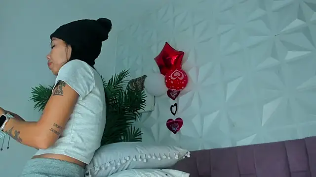 Snapshot of Hellen_Sky chatting on 02-17-26, 07:09 Hellen Sky online show from 02-17-26, 07:09