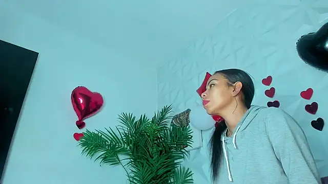 Snapshot of Hellen_Sky chatting on 02-21-26, 07:04 Hellen Sky online show from 02-21-26, 07:04