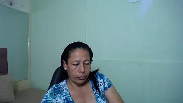 Snapshot of mature_martina chatting on 02-28-25, 09:33 mature martina online show from 02-28-25, 09:33