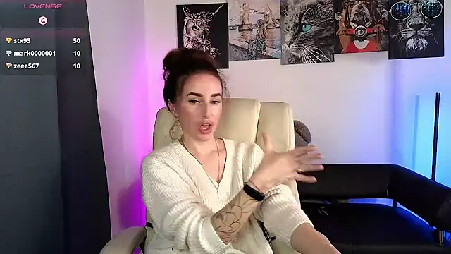 Snapshot of xx_adrihanna_xx chatting on 02-19-25, 09:03 xx adrihanna xx online show from 02-19-25, 09:03