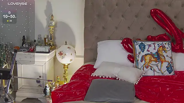 Denisse Perry online show from 02-12-25, 01:41