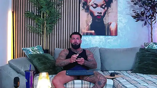 Snapshot of masterkingofmusclee chatting on 05-04-26, 07:59 masterkingofmusclee online show from 05-04-26, 07:59