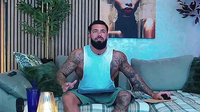 Snapshot of masterkingofmusclee chatting on 05-08-26, 07:25 masterkingofmusclee online show from 05-08-26, 07:25