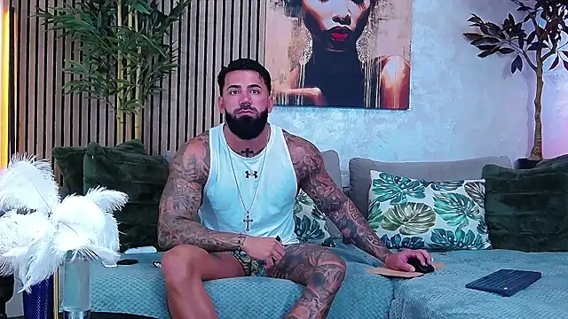 Snapshot of masterkingofmusclee chatting on 06-15-26, 08:27 masterkingofmusclee online show from 06-15-26, 08:27