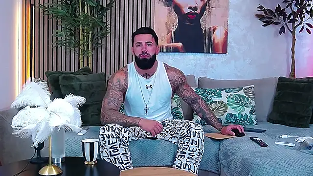 Snapshot of masterkingofmusclee chatting on 06-16-26, 08:39 masterkingofmusclee online show from 06-16-26, 08:39