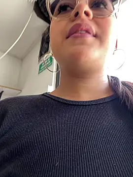 Snapshot of Natha_Fantasy chatting on 03-22-25, 04:15 Natha Fantasy online show from 03-22-25, 04:15