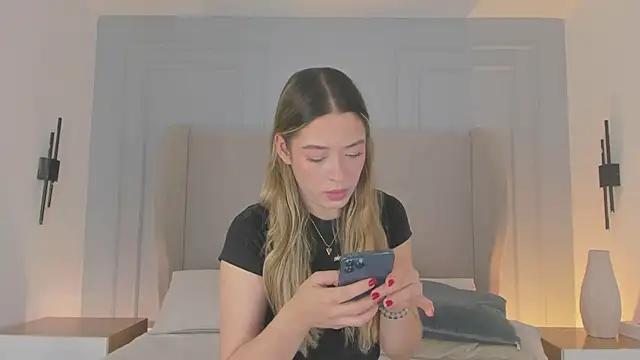 Snapshot of chloe_d chatting on 05-01-26, 01:59 chloe d online show from 05-01-26, 01:59