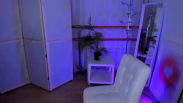 Mira  Blush online show from 01-21-25, 08:32