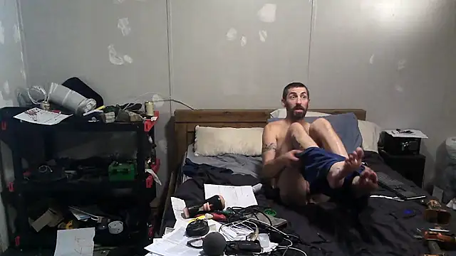 Snapshot of Bi_curious86 chatting on 10-28-25, 11:51 Bi curious86 online show from 10-28-25, 11:51