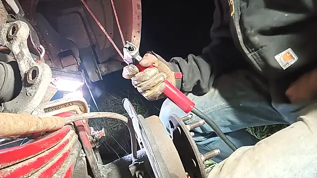 Snapshot of Bi_curious86 chatting on 11-15-25, 01:58 Bi curious86 online show from 11-15-25, 01:58