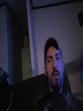 Snapshot of Bi_curious86 chatting on 12-04-25, 05:28 Bi curious86 online show from 12-04-25, 05:28