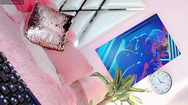 Snapshot of Hannahsmit chatting on 12-29-24, 04:19 Hannahsmit online show from 12-29-24, 04:19